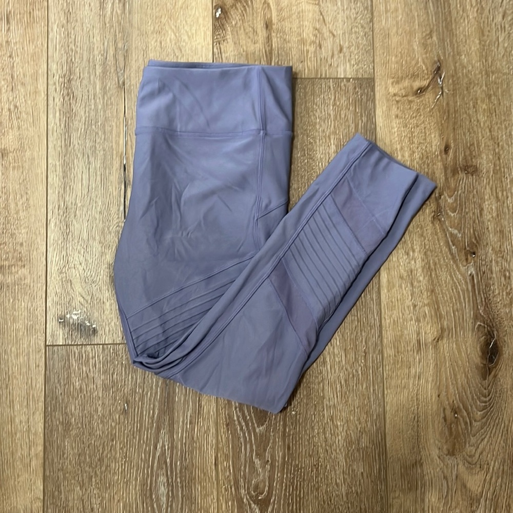 Light purple leggings